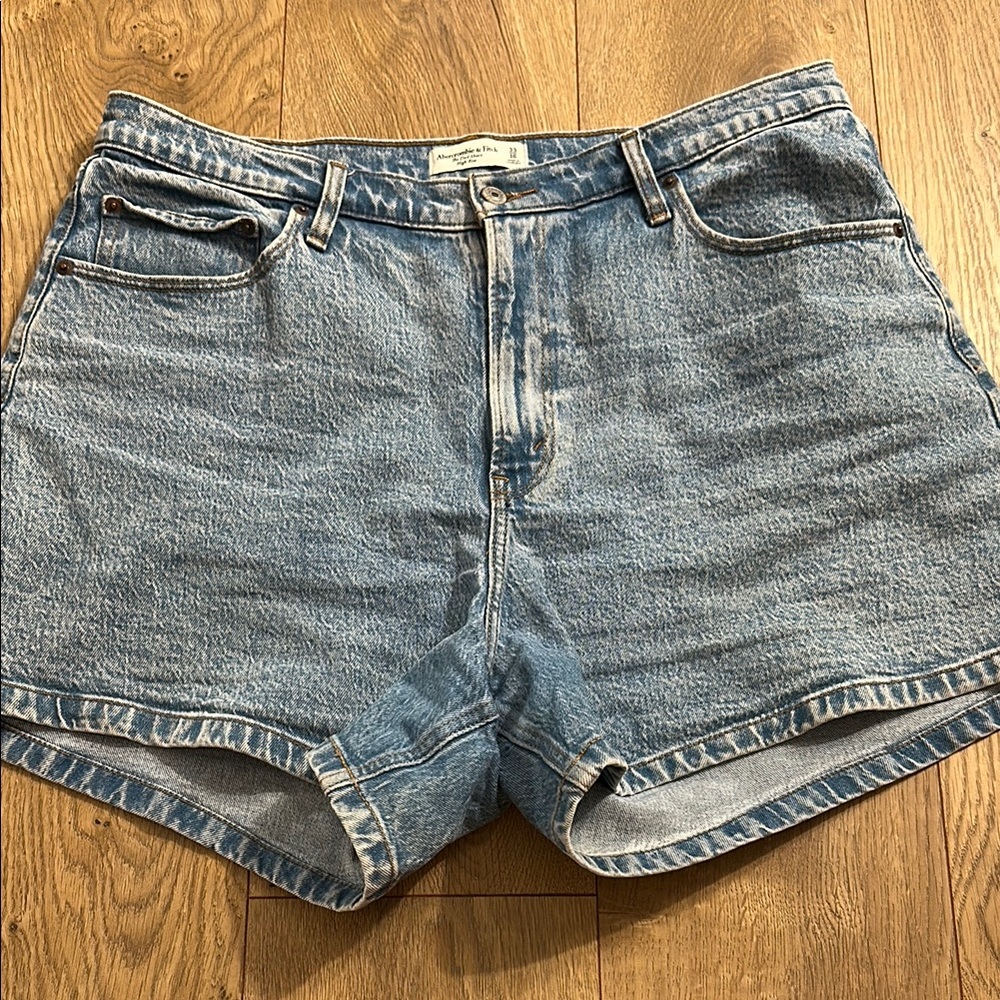 Blue Denim Women's Shorts Abercrombie dad short high rise curve love